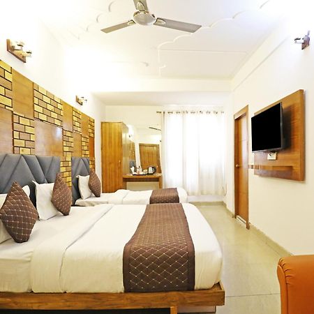 Hotel Ambrosia - A Boutique Hotel Νέο Δελχί Εξωτερικό φωτογραφία