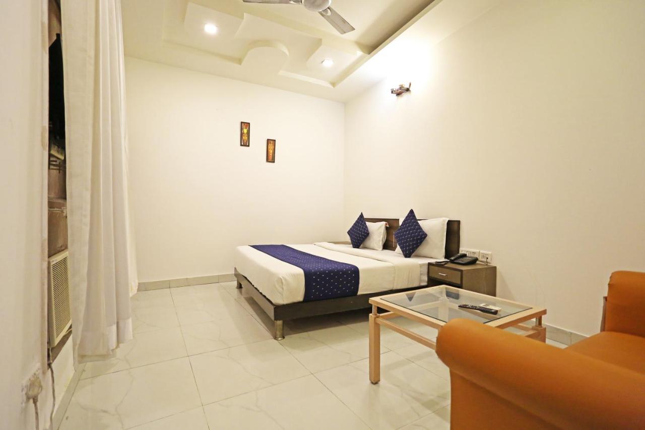 Hotel Ambrosia - A Boutique Hotel Νέο Δελχί Εξωτερικό φωτογραφία